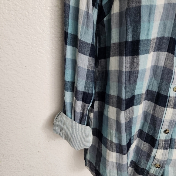 Legendary whitetails women's cotton plaid shirt size medium blue - Picture 4 of 11